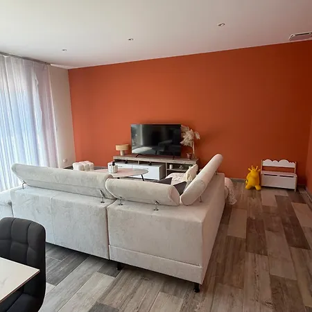 Lumina, Climatisee Vila