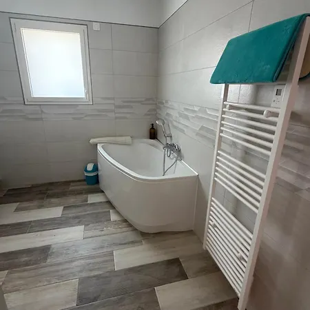 Vila Lumina, Climatisee